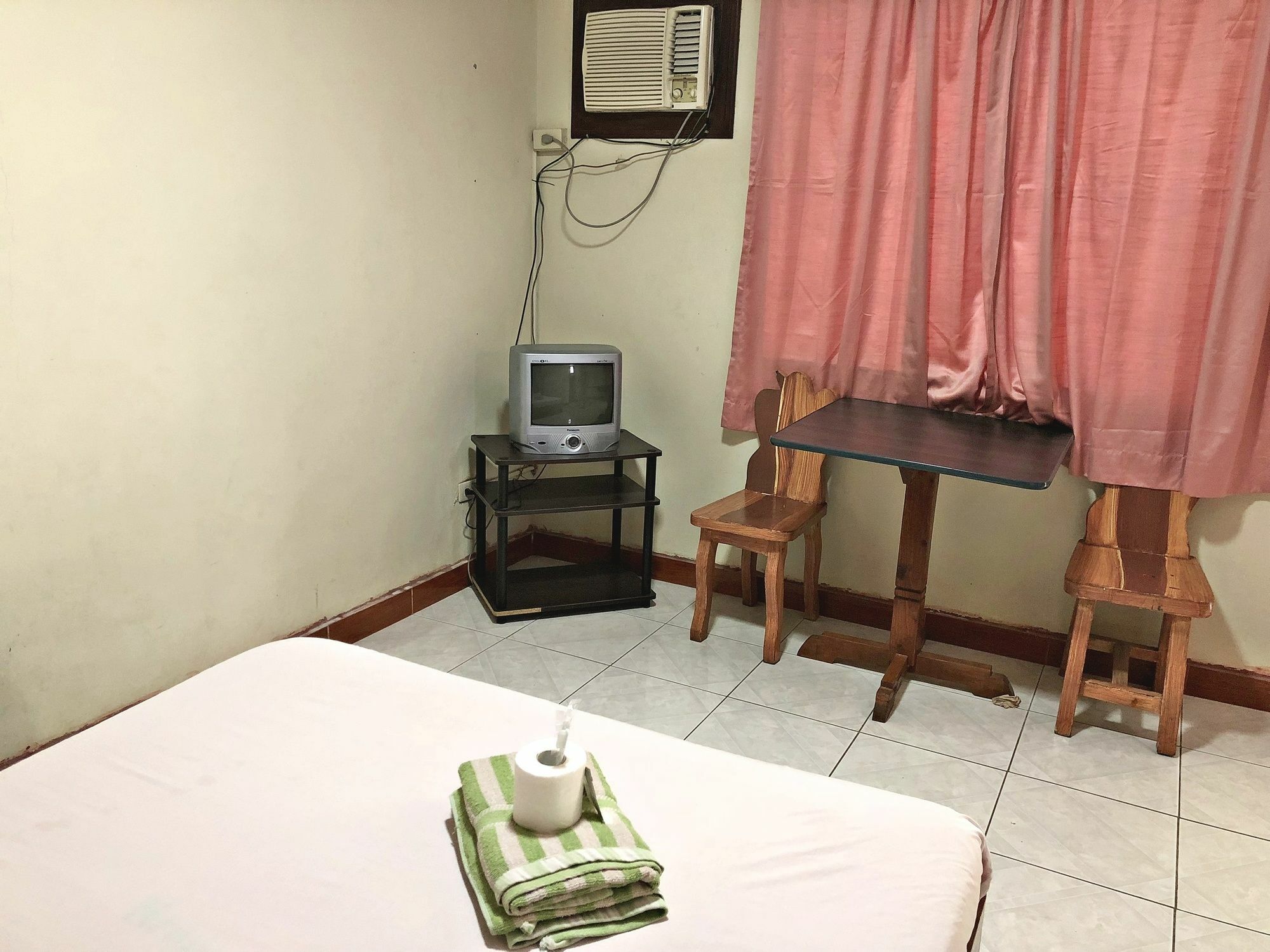 La Gracia Apartelle Hotel Tagaytay City Ngoại thất bức ảnh